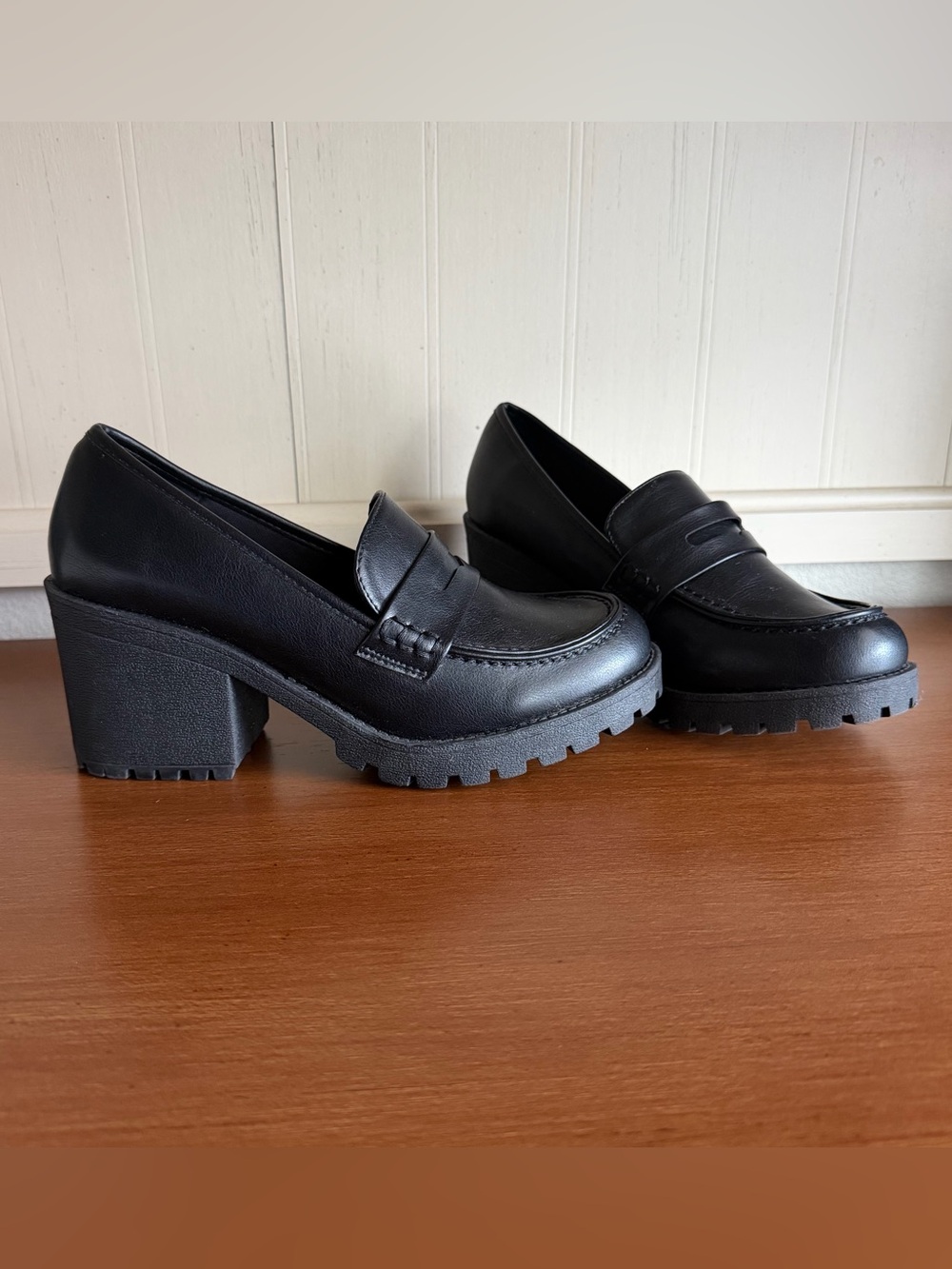 Soda 9.5 Black Kinder Heeled Platform Penny Loafer Chunky Block Heel Y2K Preppy